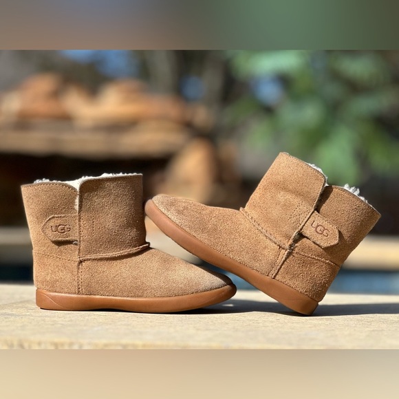 UGG Girls Keelan II Boots Tan/Brown Suede‎ - Child Size 9 (1096089T) - Picture 1 of 8